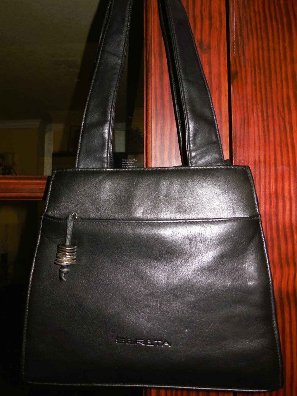 Sereta Black Leather Shoulder Bag w/shoulder straps Medium Size VINTAGE NEW
